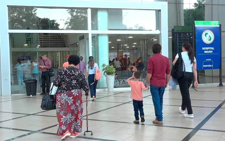 Hospital Ingavi del Instituto de Prevision Social. El Dr. Gustavo González, nuevo concejero de IPS en representación del Ministerio de Salud, exdirector de salud refirió algunos cuestionamientos que conoce muy bien. Por ejemplo, “la calesita que supone hacer los estudios médicos para una operación programada en la que vence el tiempo de validez de los resultados para cuando te toque la intervención al paciente”.