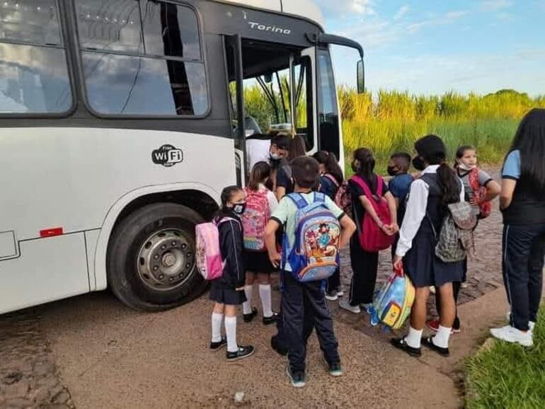 Uno de los servicios que podría ser afectado por el fin de la Compensación es el transporte escolar que presta desde hace años la Municipalidad de Saltos del Guairá