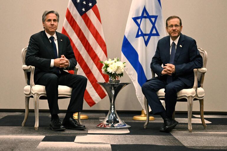 Secretario de Estado de Estados Unidos, Antony Blinken, junto al presidente israelí, Isaac Herzog.