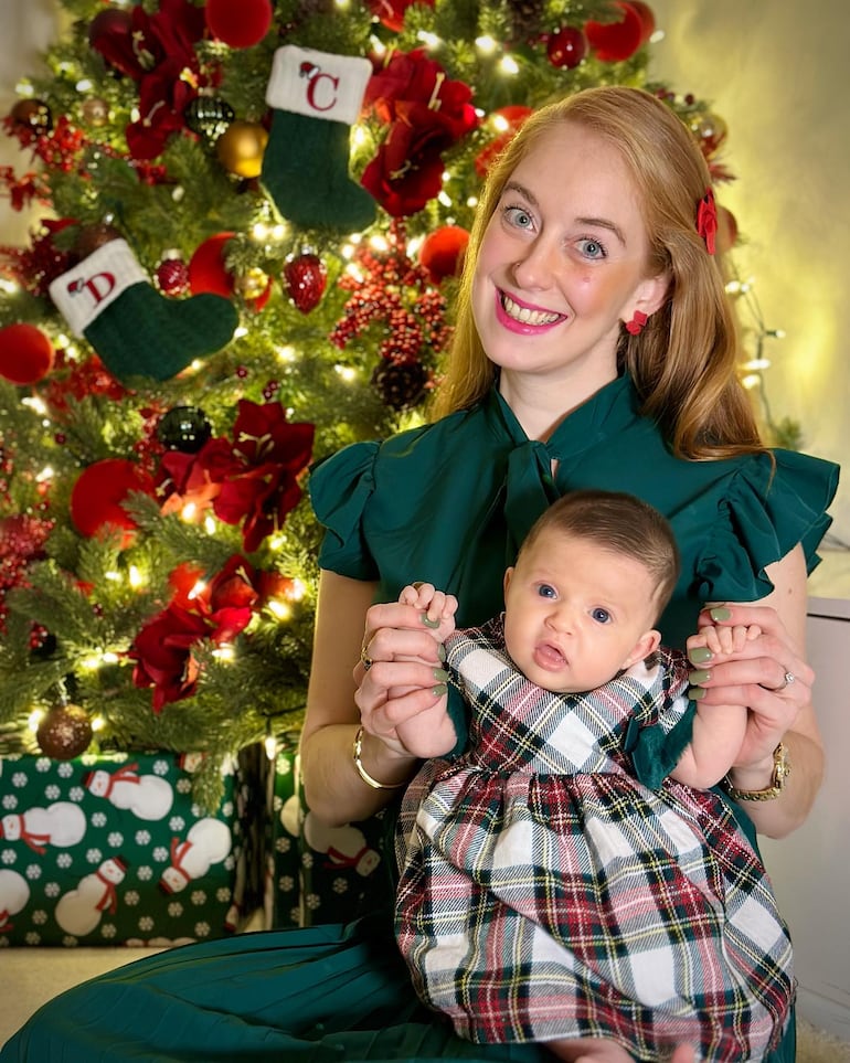 ¡La primera Navidad de Carlota! La dulce bebé que hace dos meses se sumó a la familia Báez-Conde. (Instagram/Florencia Conde)