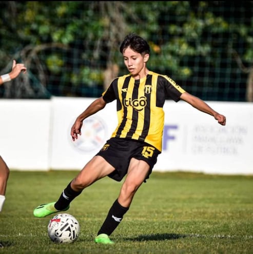 Estefi Moreno, la aurinegra marcó cinco goles en la fecha