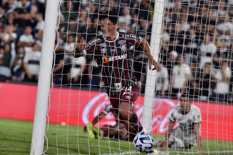 El argentino German Cano, futbolista de Fluminense, celebra un gol en el partido contra Olimpia por la vuelta de los cuartos de final de la Copa Libertadores 2023 en el estadio Defensores del Chaco, en Asunción, Paraguay.