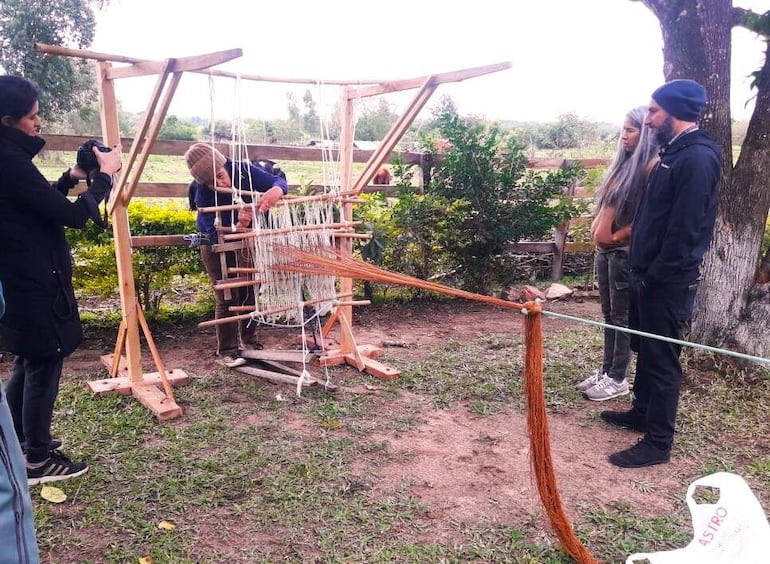 Los distritos de Carapeguá y Pirayú forman parte de la Ruta Nacional de la Artesanía.