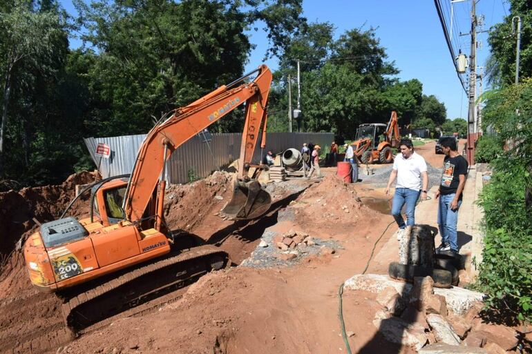 La ciudad de Villa Elisa cuenta con 35 zonas de riesgo en los días de lluvia. La comuna acelera trabajos de reparaciones.