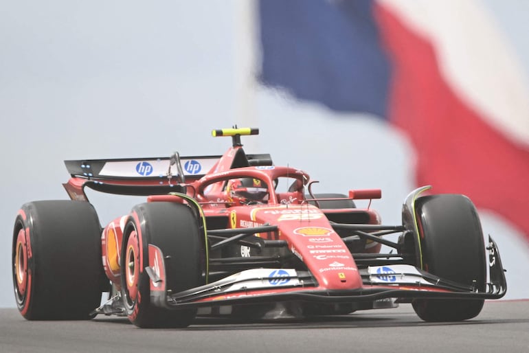 Ferrari's Spanish driver Carlos Sainz Jr. races during the practice session for the United States Formula One Grand Prix at the Circuit of the Americas in Austin, Texas, on October 18, 2024. (Photo by Patrick T. Fallon / AFP)