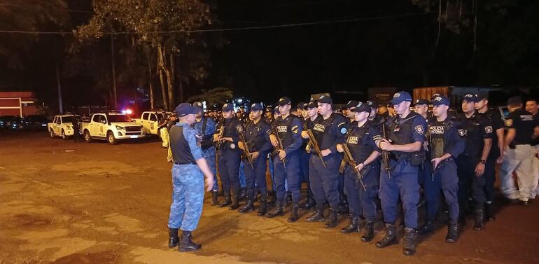 Unos 200 efectivos policiales se trasladaron hasta Alto Paraná para reforzar los operativos contra inseguridad.