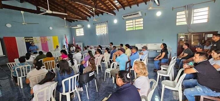 En Ybytymi todos fueron como oyentes durante el desarrollo de la audiencia, pero nadie objetó nada.