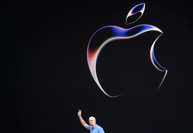 El CEO de la compañía Apple, Tim Cook, durante una conferencia. (AFP)