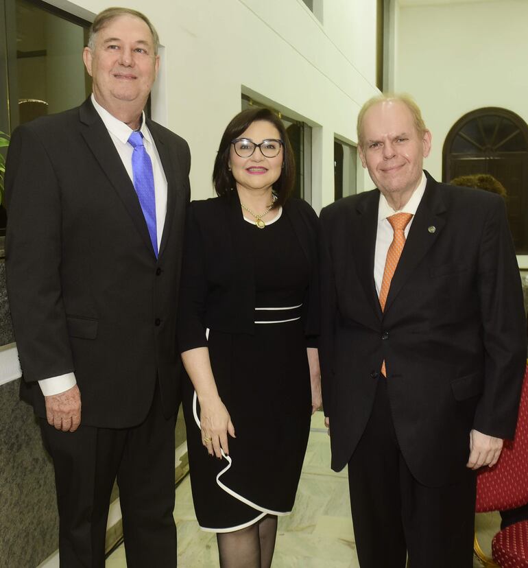 Paulo Reichardt, Auda Roig y Enrique Cáceres Rojas.