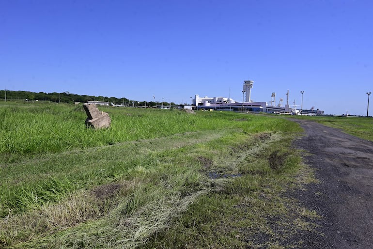 En este lugar, en el lado norte de la vieja terminal, se proyecta la construcción del nuevo aeropuerto.