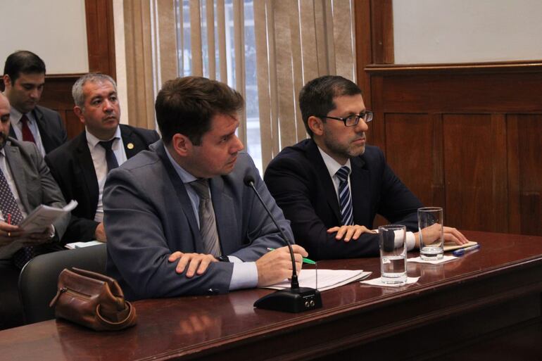 El abogado Francisco Javier Godoy y el fiscal Jorge Antonio Noguera (der.), enjuiciado por los supuestos "aprietes", en la audiencia en el JEM. 