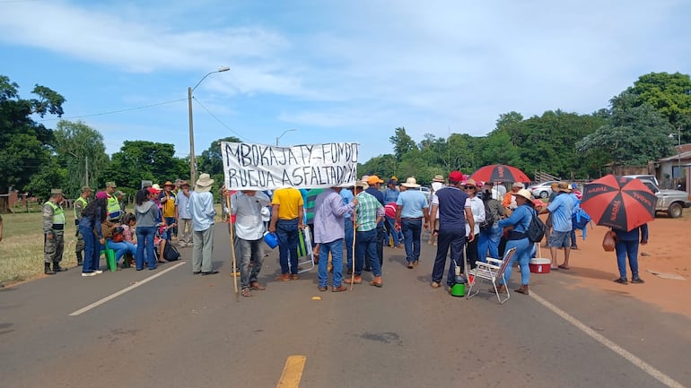 Sampedranos siguen en movilización para exigir el pavimento de caminos rurales