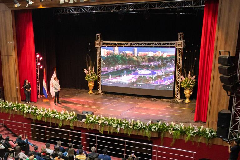 El intendente de Ciudad del Este presentó su rendición de cuentas en un acto público.