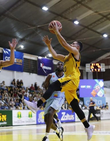 Sebastián Galarza y Dishon Lowery, en la victoria de San José.