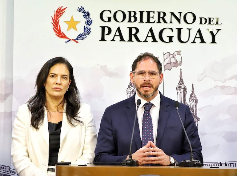 Conferencia de prensa tras la reunión de la Mesa Energética Nacional en Mburuvicha Róga.