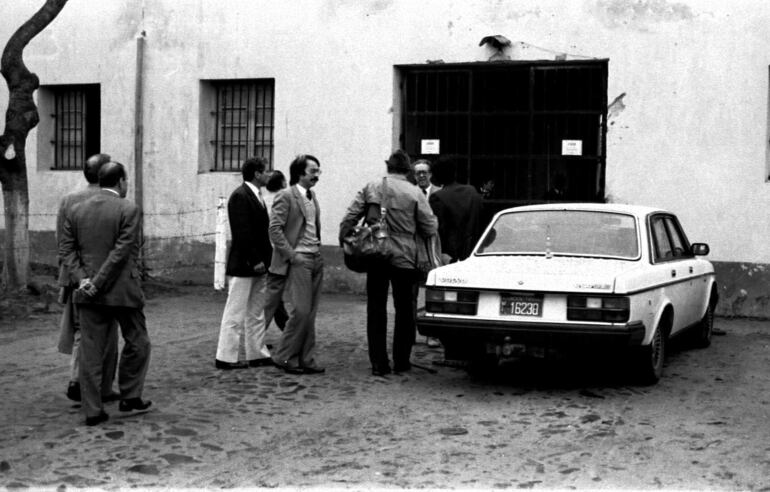 El director de ABC Color ingresando a Tacumbú. 