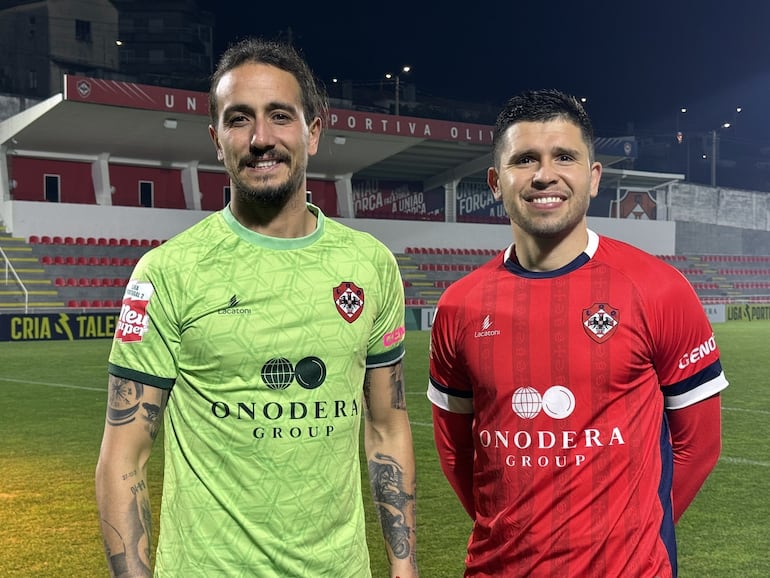 Mauro Andres Caballero (d) con un compañero de equipo del Oliveirense