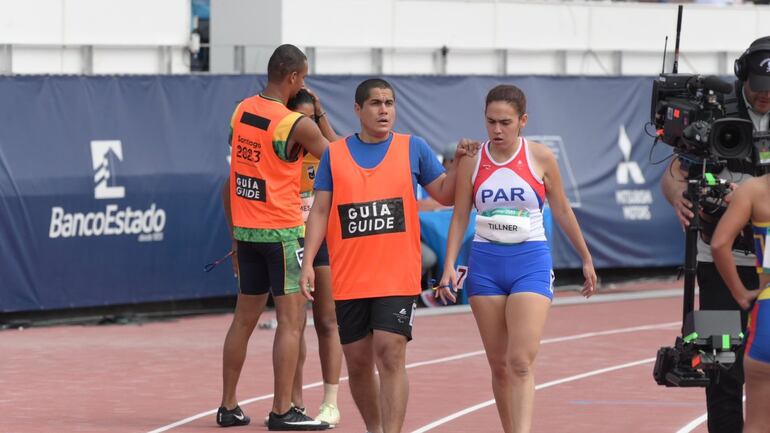 La dupla nacional compuesta por Victor Duarte Adorno (guía) y Melissa Tillner, ayer en Santiago.