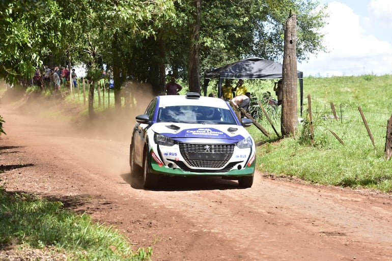 El argentino Federico Maissonave, con el Peugeot 208 Rally4, fue el más rápido entre los autos de la tracción sencilla.