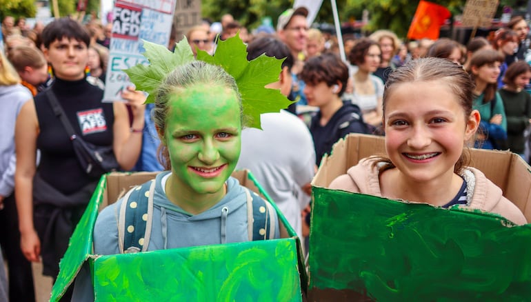 Jóvenes alemanas participan de una manifestación.