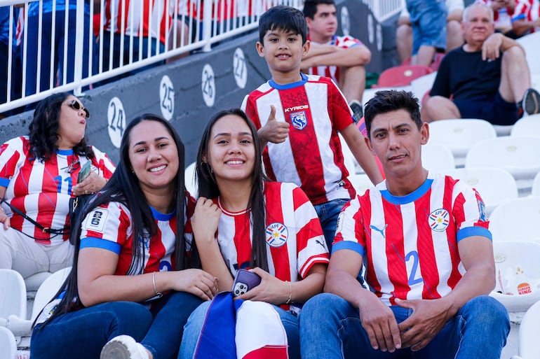 Los hinchas de Paraguay en la previa del partido frente a Argentina por las Eliminatorias Sudamericanas 2026.