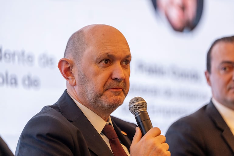 Rafael Louzán presidente de la Federación Española de Fútbol (RFEF) en Marruecos. 