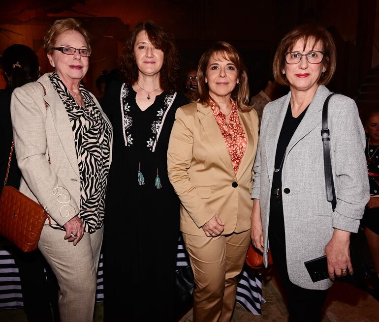 Renée de Haber, Laura Sánchez, Adriana de Ramírez y Adriana de Cabello.