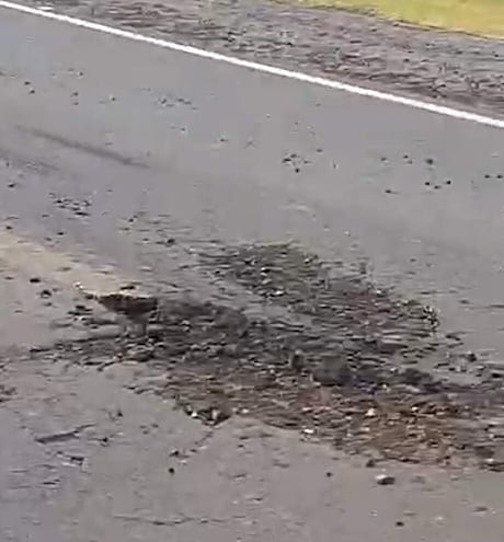 En el lote 1 de la ruta Transchaco ya comenzaron a aparecer baches. Productores de la zona lamentaron esta situación.