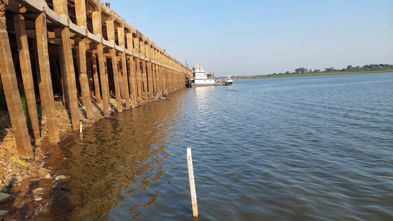 Así se ve el río Paraguay este jueves 24 de octubre en el Puerto de Asunción.