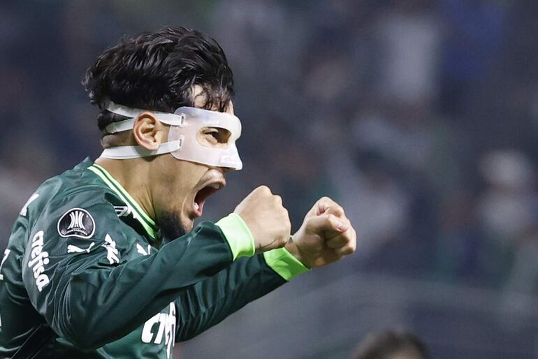 Gustavo Gómez de Palmeiras celebra su gol en un partido de la fase de grupos de la Copa Libertadores entre Palmeiras y Barcelona SC en el estadio Allianz Parque en Sao Pablo (Brasil).