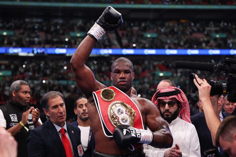 El británico Daniel Dubois (27 años) con el título.