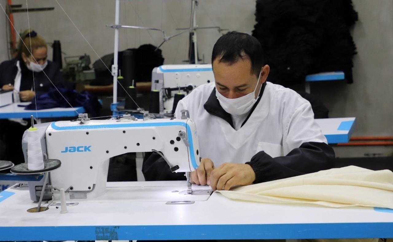 El sector textil genera ingresos para miles de microempresas del país.