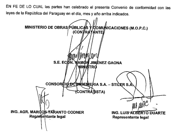 Los firmantes del contrato del tramo céntrico del metrobús, rubricado en marzo del 2018.