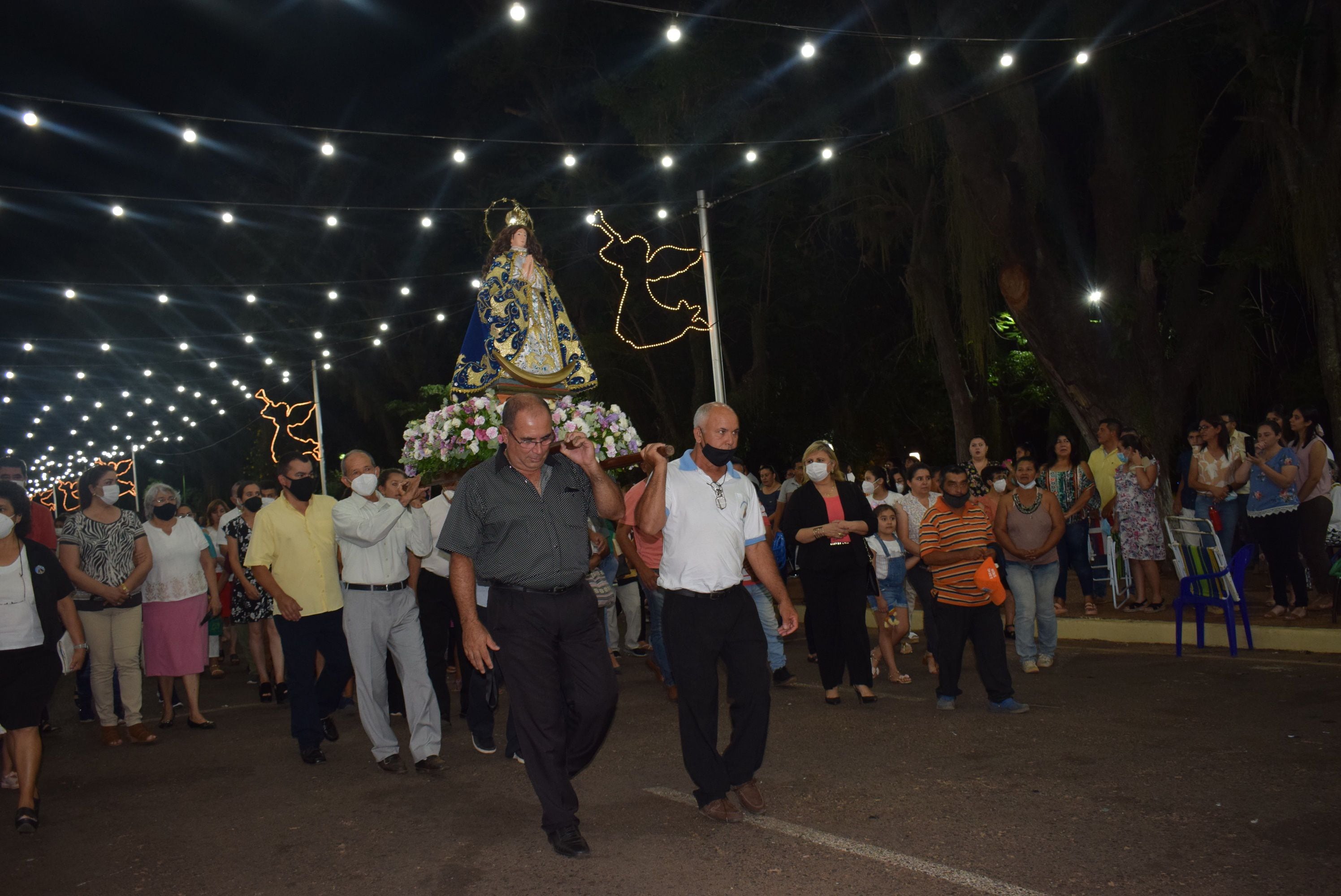 Fieles participaron del tradicional recorrido de la santa patrona de Carapeguá Inmaculada Concepción de María