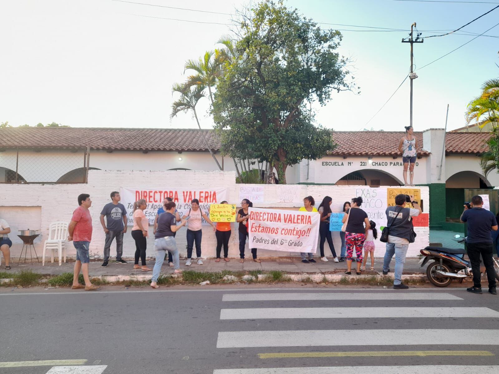 Comunidad educativa se manifiesta contra intervenci n de la