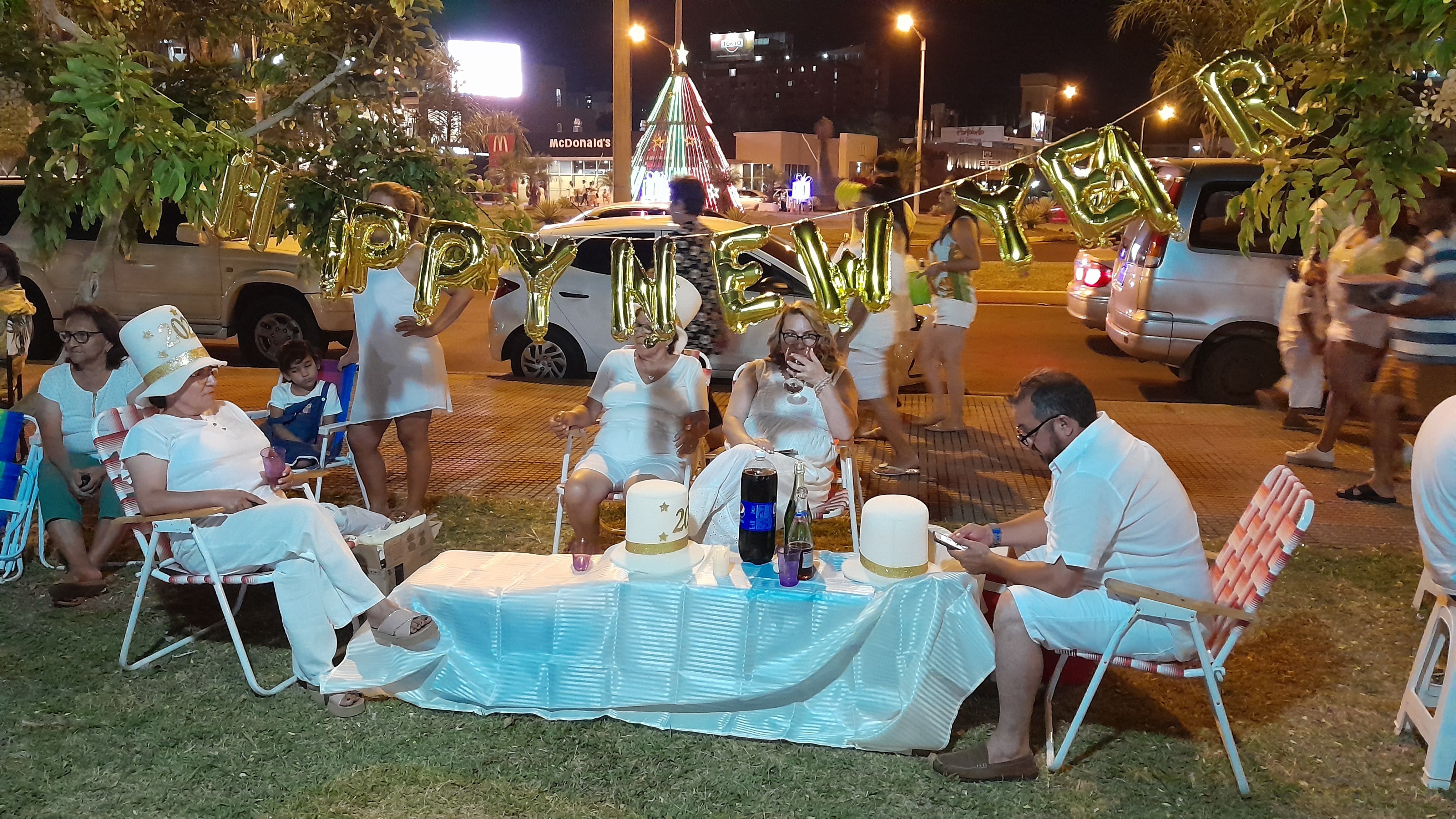 Celebrar tradicional “Noche Blanca” a orillas del río Paraná